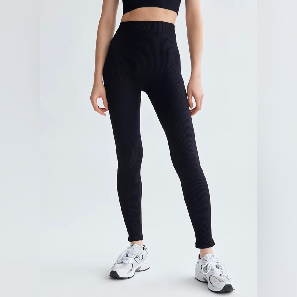 Aritzia Black Ribbed Leggings